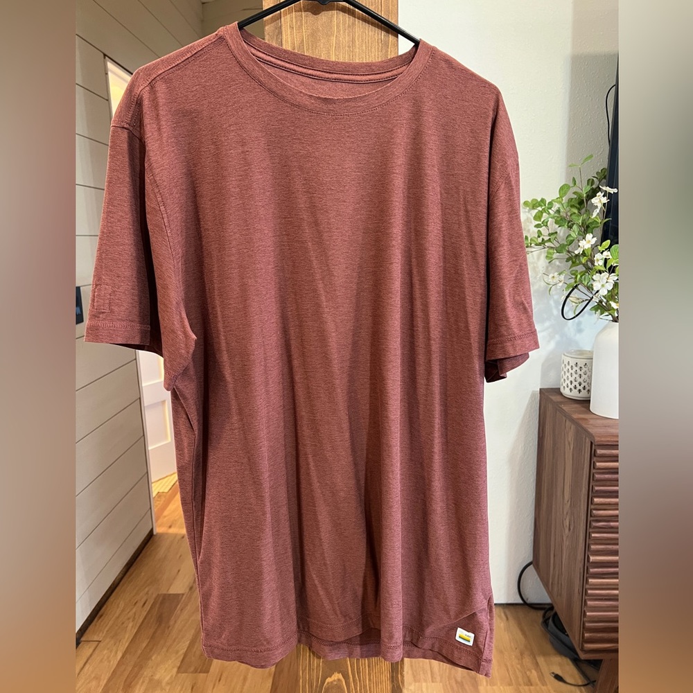 Strato Tech Tee
Color: red clay color
Size: XL